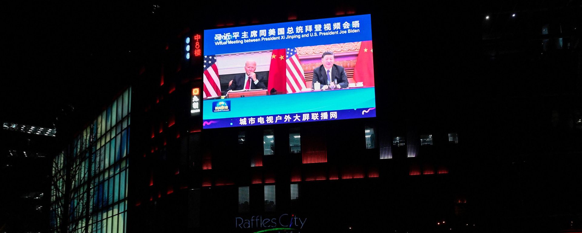 An outdoor screen shows a news program about a virtual meeting between Chinese President Xi Jinping and US President Joe Biden in Beijing on November 16, 2021. An outdoor screen shows a news program about a virtual meeting between Chinese President Xi Jinping and US President Joe Biden in Beijing on November 16, 2021. - Sputnik International, 1920, 30.12.2022