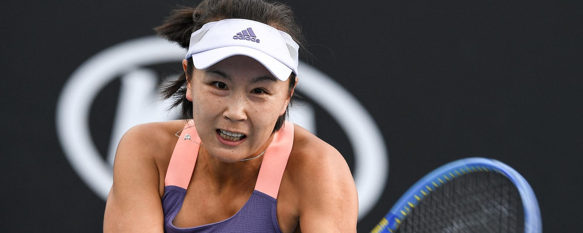 China's Shuai Peng hits a return against Japan's Nao Hibino during their women's singles match on day two of the Australian Open tennis tournament in Melbourne on January 21, 2020. China's Shuai Peng hits a return against Japan's Nao Hibino during their women's singles match on day two of the Australian Open tennis tournament in Melbourne on January 21, 2020. - Sputnik International, 1920, 23.11.2021