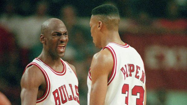 The Chicago Bulls'  Michael Jordan (23) gets his point across to teammate Scottie Pippen (33) during the fourth quarter of Game 4 of the NBA Finals against the Phoenix Suns on Wednesday, June 16, 1993 in Chicago.  Jordan scored 55 points as the Bulls won 111-105 to take a 3-1 lead in the best-of-seven series - Sputnik International