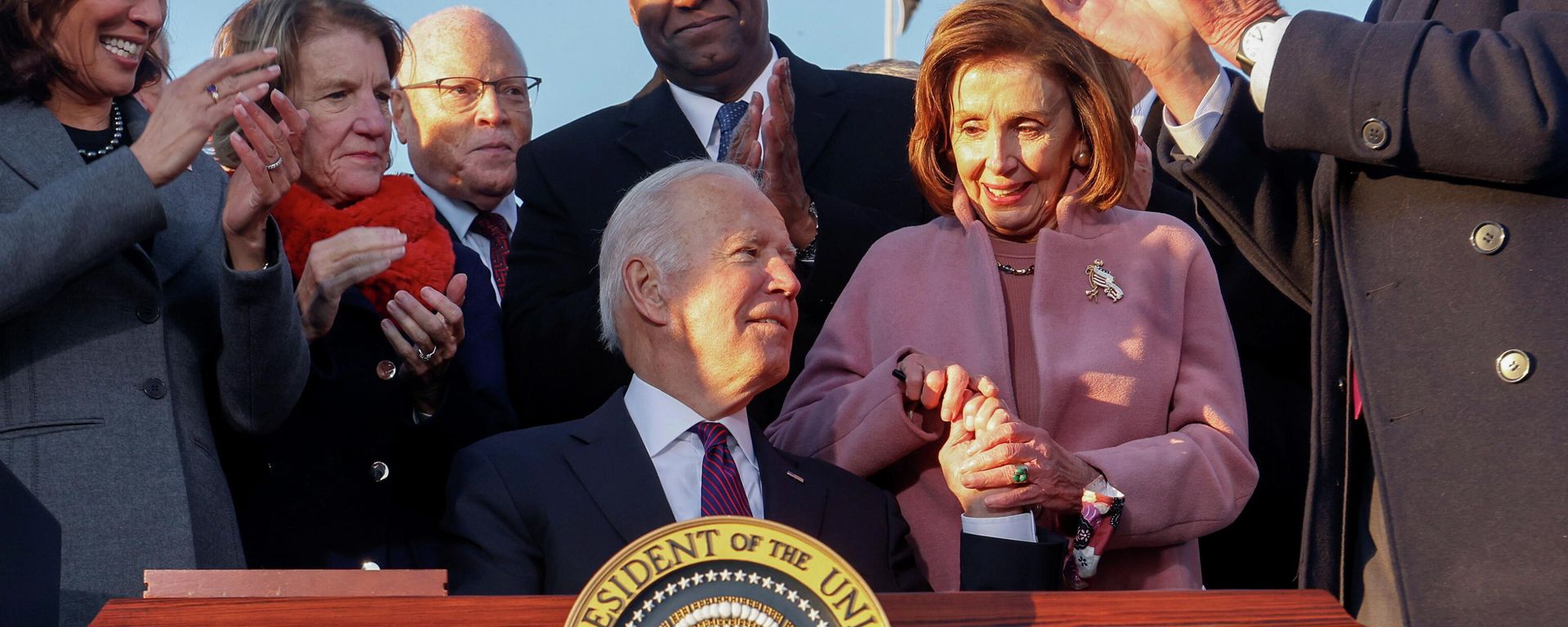 U.S. President Joe Biden celebrates with lawmakers including House Speaker Nancy Pelosi (D-CA) and Senate Majority Leader Chuck Schumer (D-NY) after signing the Infrastructure Investment and Jobs Act on the South Lawn at the White House in Washington, U.S. November 15, 2021 U.S. President Joe Biden celebrates with lawmakers including House Speaker Nancy Pelosi (D-CA) and Senate Majority Leader Chuck Schumer (D-NY) after signing the Infrastructure Investment and Jobs Act on the South Lawn at the White House in Washington, U.S. November 15, 2021 - Sputnik International, 1920, 27.11.2021
