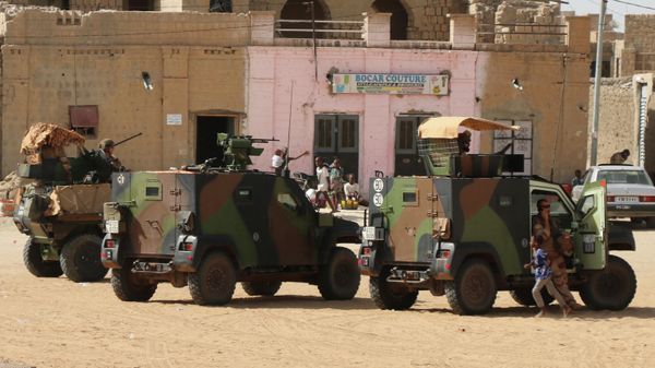 French Barkhane forces patrol the streets of Timbuktu, Mali, Wednesday Sept. 29, 2021. Many residents of Timbuktu are worried that when French troops pull out of the city in northern Mali, jihadis will return to impose strict Shariah law including public whippings and amputations. The Islamic extremists ruled Timbuktu in 2012 and banned music, sports and destroyed historic mausoleums, saying they were idolatrous. - Sputnik International