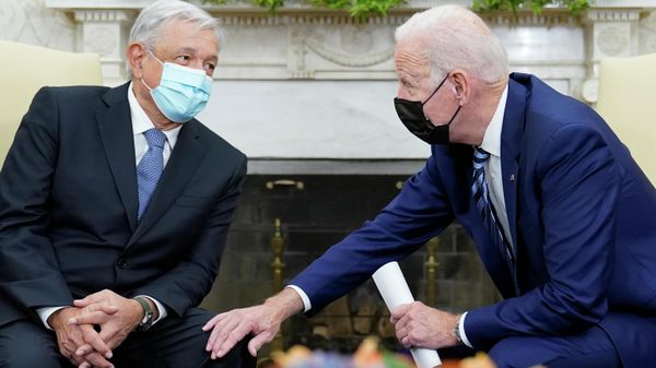 President Joe Biden meets with Mexican President Andrés Manuel López Obrador in the Oval Office of the White House in Washington, Thursday, Nov. 18, 2021. - Sputnik International