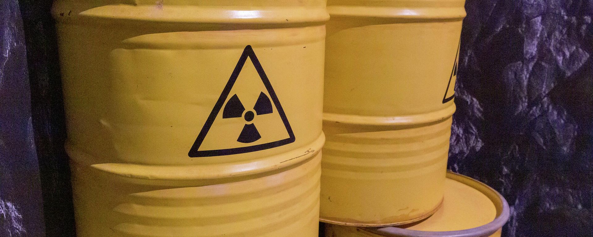 Radioactive waste barrels - Sputnik International, 1920, 24.02.2026