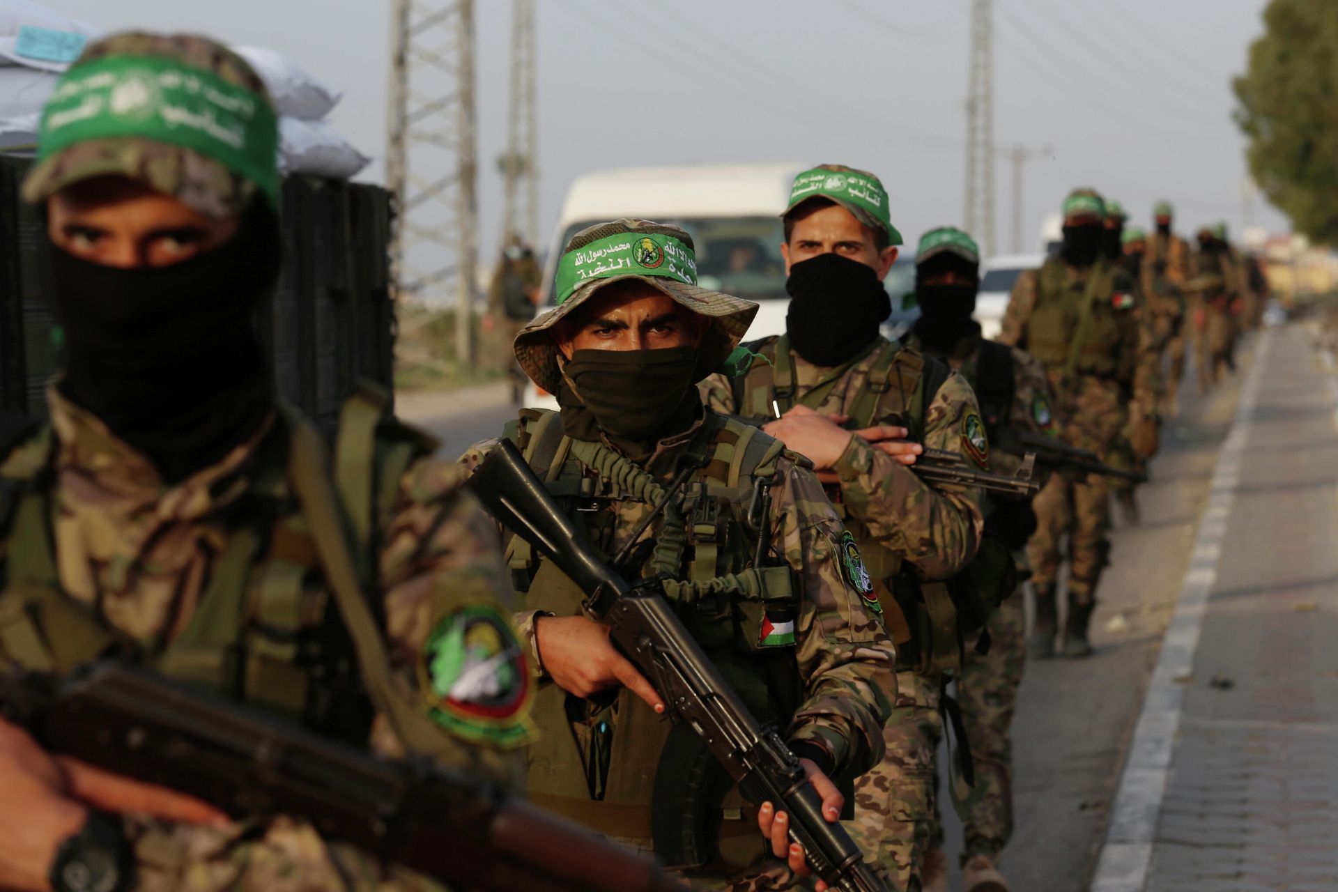 Masked militants from the Izzedine al-Qassam Brigades, a military wing of Hamas, march with their rifles along the main road of the Nusseirat refugee camp, central Gaza Strip, Thursday, 28 October 2021. - Sputnik International, 1920, 24.01.2022