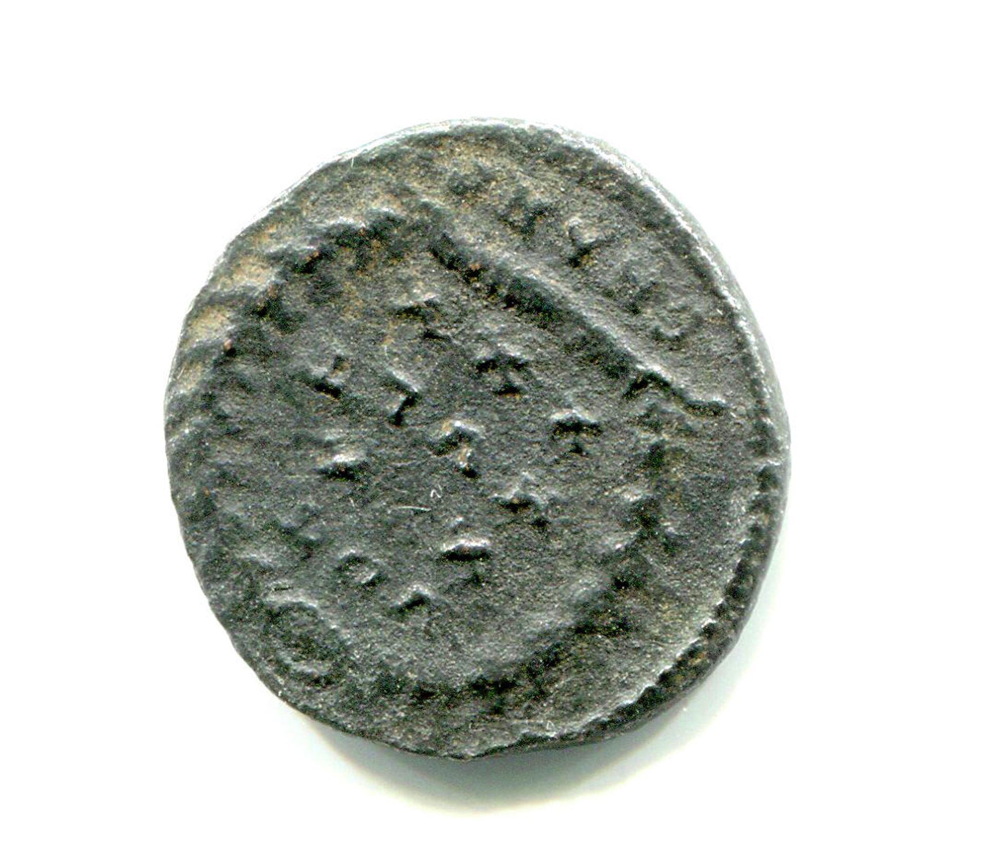 Coin discovered by archaeologist of the Kulikovo Battlefield Museum in a forest 10 km from the centre of Tula Coin discovered by archaeologist of the Kulikovo Battlefield Museum in a forest 10 km from the centre of Tula - Sputnik International, 1920, 19.11.2021
