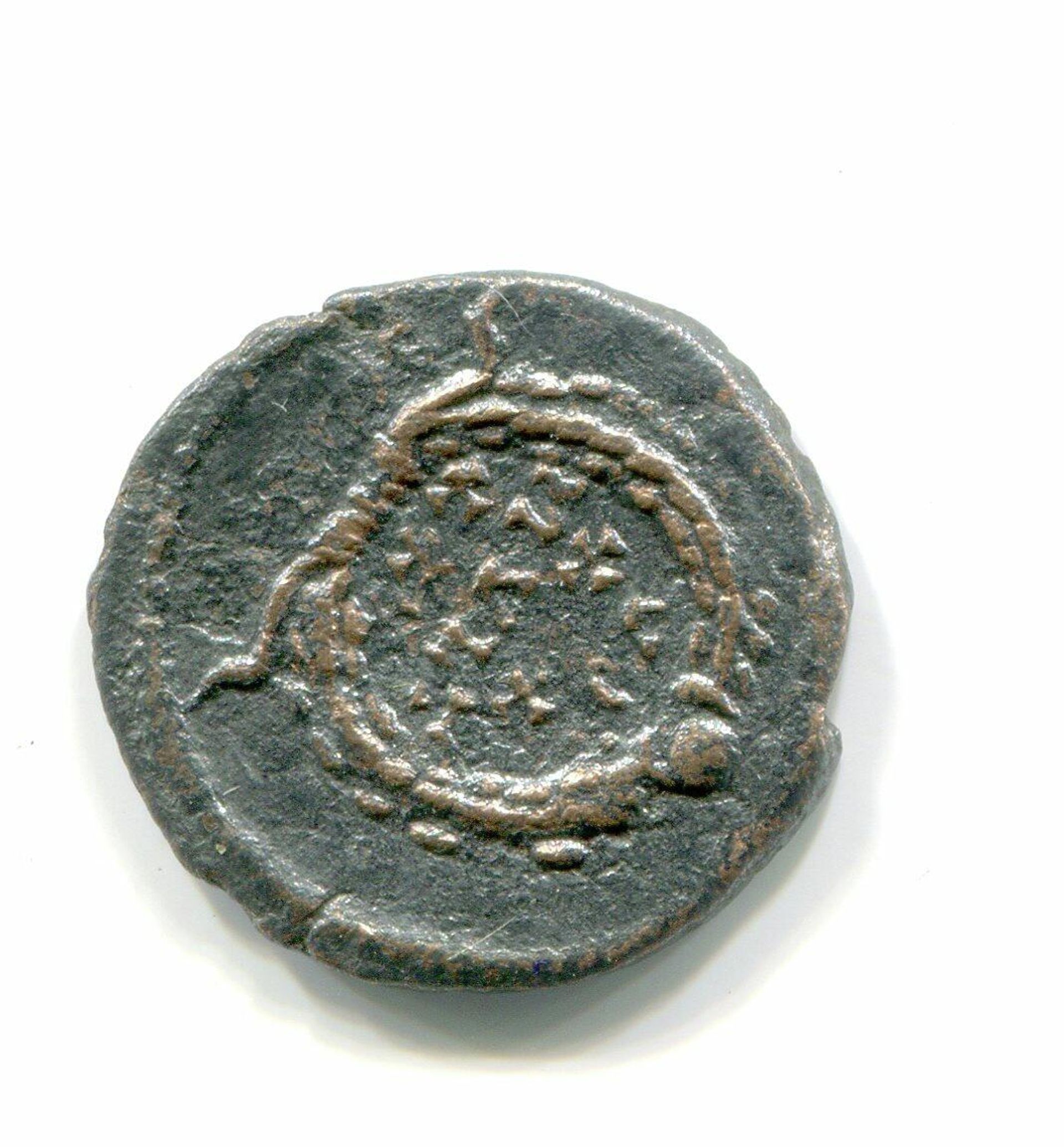Coin discovered by archaeologist of the Kulikovo Battlefield Museum in a forest 10 km from the centre of Tula Coin discovered by archaeologist of the Kulikovo Battlefield Museum in a forest 10 km from the centre of Tula - Sputnik International, 1920, 19.11.2021