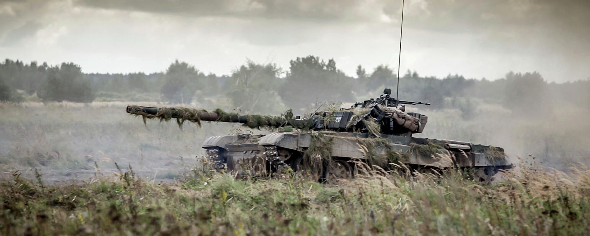 In this Sept. 17, 2017 file photo provided by the Polish Armed Forces General Command a tank takes part in the Dragon 17 exercise in Drawsko Pomorskie, Poland. - Sputnik International, 1920, 26.02.2024