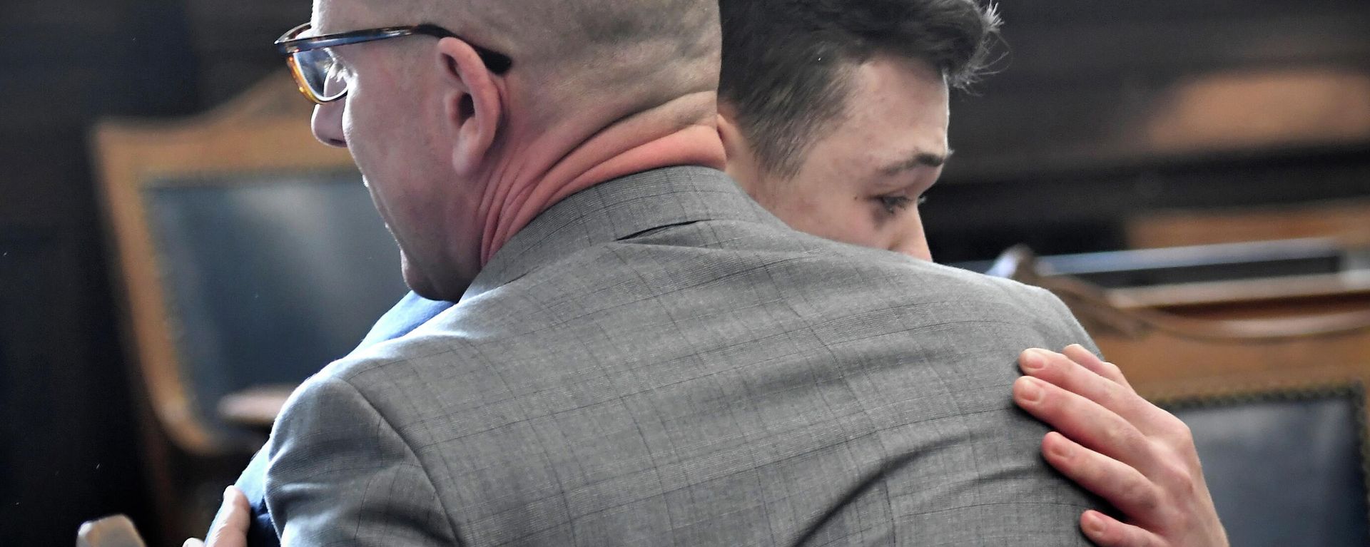 Kyle Rittenhouse hugs one of his attorneys Corey Chirafisi as he reacts to the verdict during his trial at the Kenosha County Courthouse in Kenosha, Wisconsin, U.S., November 19, 2021 Kyle Rittenhouse hugs one of his attorneys Corey Chirafisi as he reacts to the verdict during his trial at the Kenosha County Courthouse in Kenosha, Wisconsin, U.S., November 19, 2021 - Sputnik International, 1920, 19.11.2021
