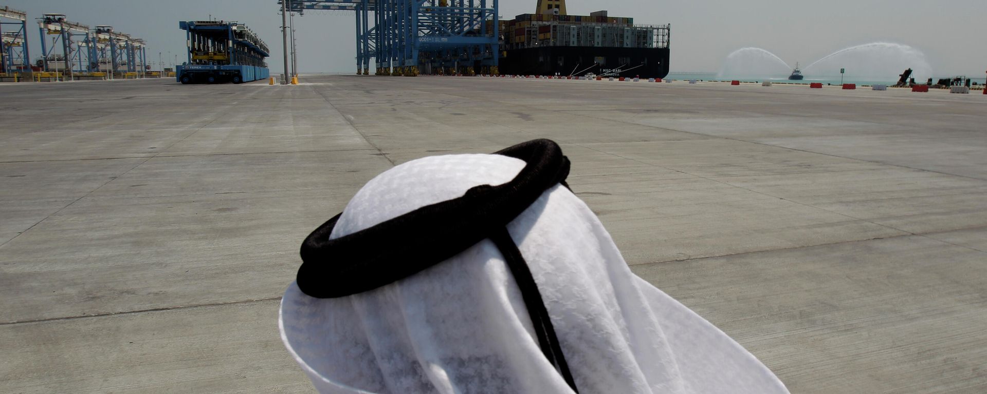 An Emirati official looks to the container cranes at the opening ceremony of the first phase of the Khalifa port, about 80 kilometers (49 miles) southwest of Abu Dhabi, United Arab Emirates, Saturday, Sept. 1, 2012. An Emirati official looks to the container cranes at the opening ceremony of the first phase of the Khalifa port, about 80 kilometers (49 miles) southwest of Abu Dhabi, United Arab Emirates, Saturday, Sept. 1, 2012. - Sputnik International, 1920, 20.11.2021