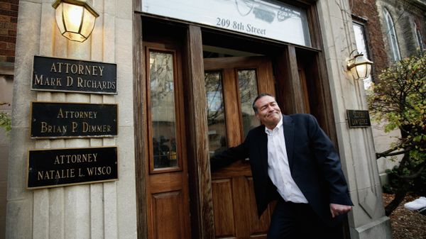 Mark Richards, Kyle Rittenhouse's lead attorney, enters his office building after attending a news conference in Racine, Wisconsin, U.S., November 19, 2021 - Sputnik International