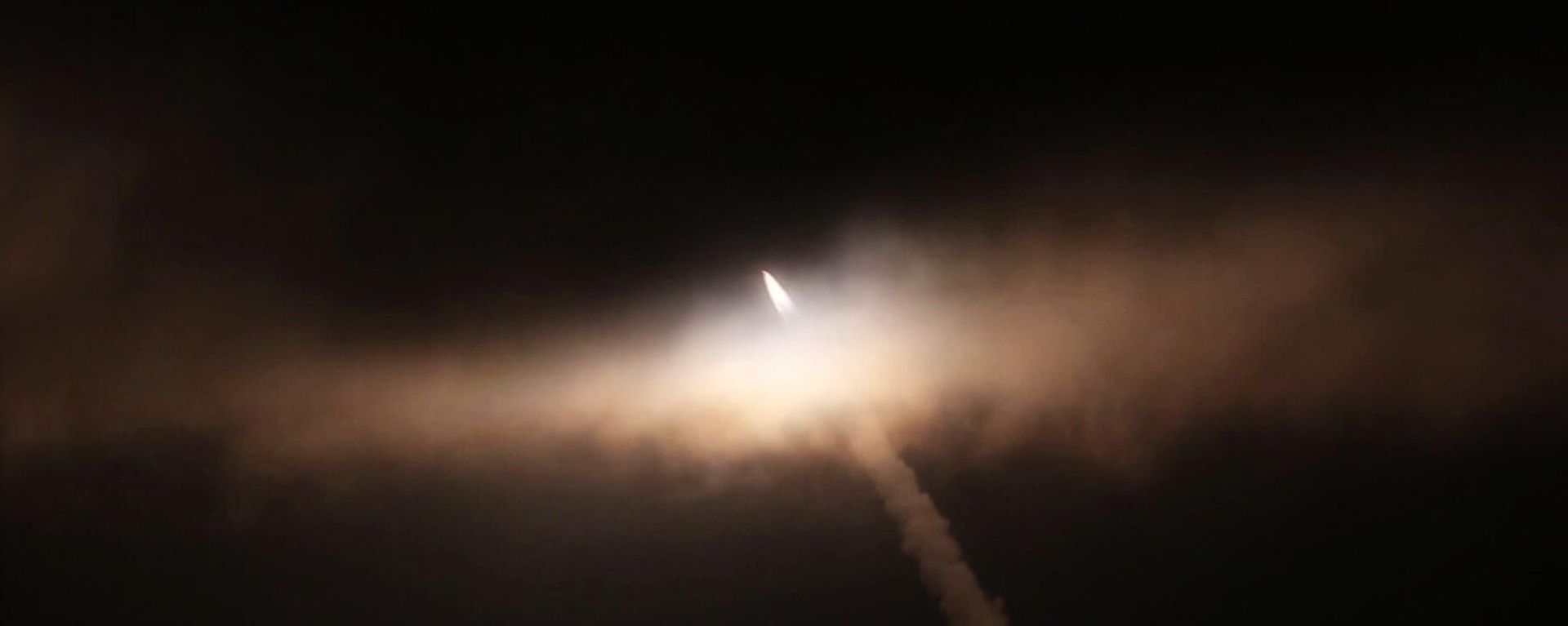 The launch of the Zircon hypersonic missile from the Admiral Gorshkov frigate in the Arctic Ocean. The launch of the Zircon hypersonic missile from the Admiral Gorshkov frigate in the Arctic Ocean. - Sputnik International, 1920, 21.11.2021