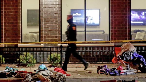 Police investigate after a vehicle plowed through the Christmas Parade, leaving multiple people injured in Waukesha, Wisconsin, U.S. November 21, 2021.  - Sputnik International