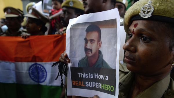 Indian security forces pose with the national flag and pictures of Indian Air Force pilot Abhinandan Varthaman during an event to pray for his return, at Kalikambal temple in Chennai on March 1, 2019. Indian security forces pose with the national flag and pictures of Indian Air Force pilot Abhinandan Varthaman during an event to pray for his return, at Kalikambal temple in Chennai on March 1, 2019. - Sputnik International
