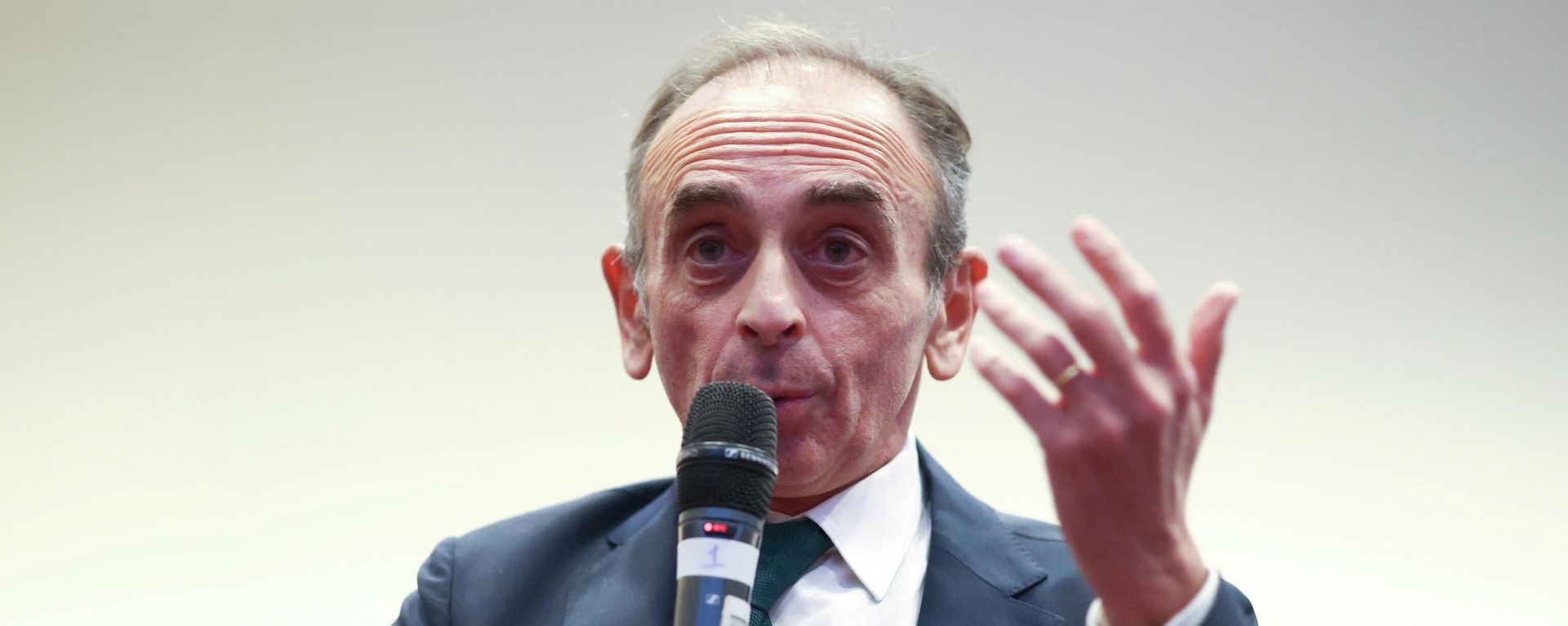 French right-wing commentator Eric Zemmour speaks at an event at the ILEC conference centre, London, Britain, November 19, 2021. French right-wing commentator Eric Zemmour speaks at an event at the ILEC conference centre, London, Britain, November 19, 2021. - Sputnik International, 1920, 22.11.2021