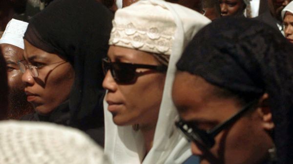 From left, sisters Malikah, left, and Attallah, center, and Malaak Shabazz, after the funeral service for their mother Betty Shabazz at the Islamic Cutural Center of New York Mosque, Friday June 27, 1997.  - Sputnik International