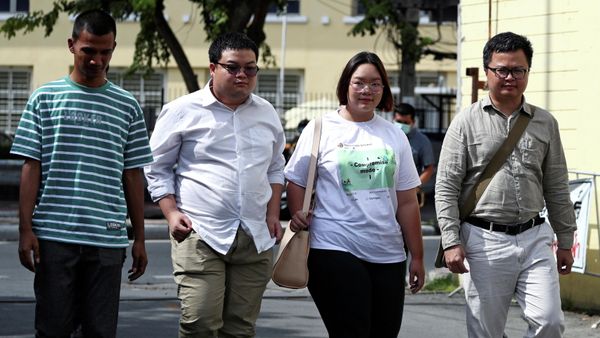 Panupong Mike Rayong Jadnok, Parit Penguin Chiwarak, Panusaya Rung Sithijirawattanakul and Arnon Nampa, a rights lawyer and protest leader arrive to report themselves to police summons to acknowledge additional charges of Article 112 for actions deemed as insult to the monarchy, at a police station in Bangkok, Thailand, November 30, 2020. - Sputnik International