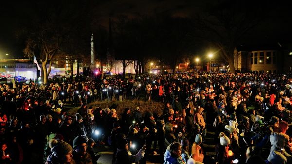 Community members mourn during a candle light vigil in Cutler Park after a car plowed through a holiday parade in Waukesha, Wisconsin, U.S., November 22, 2021. - Sputnik International