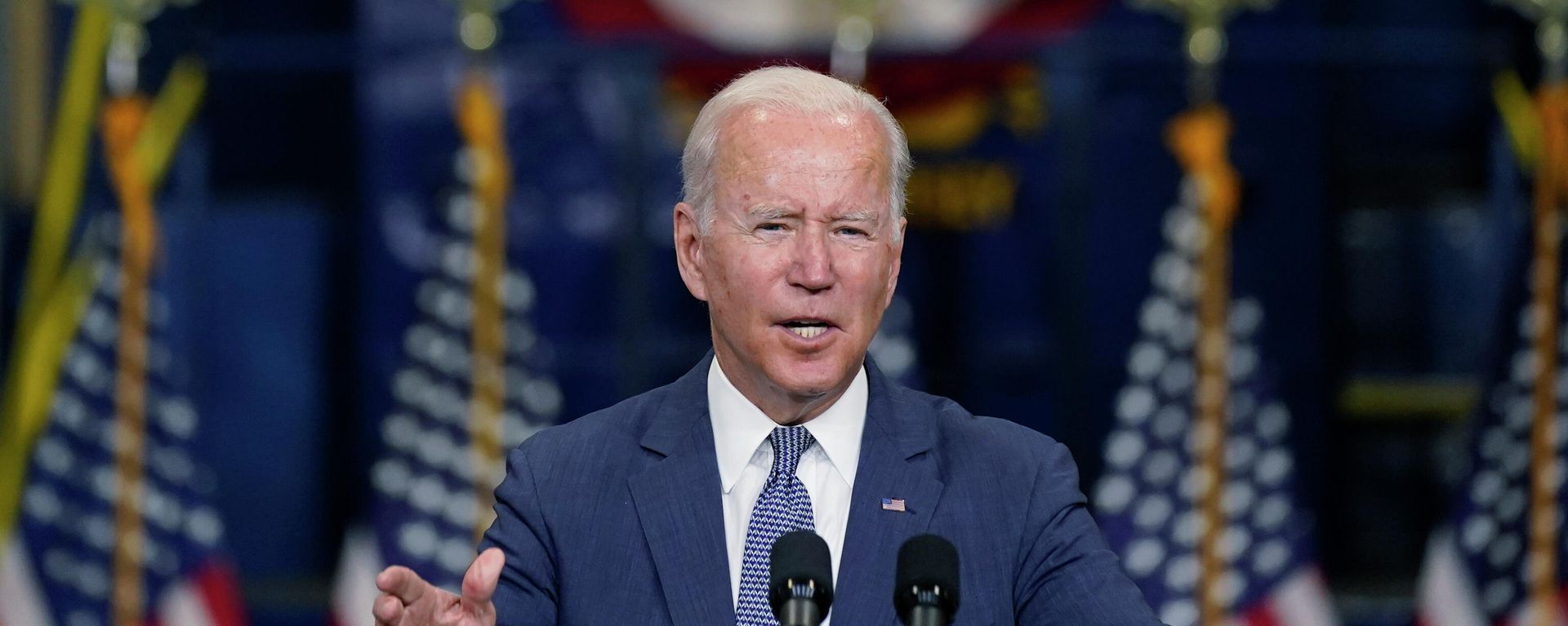 In this Oct. 25, 2021, photo, President Joe Biden speaks at NJ Transit Meadowlands Maintenance Complex to promote his economic agenda in Kearny, N.J. Biden promised to show the world that democracies can work to meet the challenges of the 21st century In this Oct. 25, 2021, photo, President Joe Biden speaks at NJ Transit Meadowlands Maintenance Complex to promote his economic agenda in Kearny, N.J. Biden promised to show the world that democracies can work to meet the challenges of the 21st century - Sputnik International, 1920, 24.11.2021