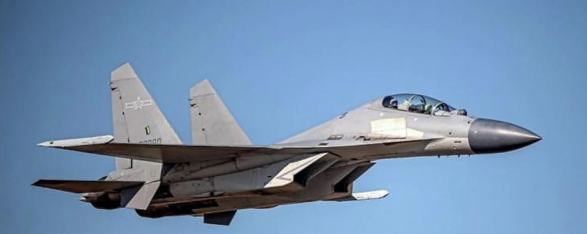 In this undated file photo released by the Taiwan Ministry of Defense, a Chinese PLA J-16 fighter jet flies in an undisclosed location. - Sputnik International, 1920, 31.05.2022