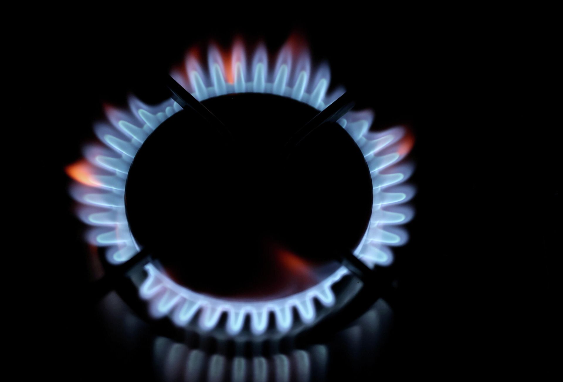 Flames come out of a domestic gas ring - Sputnik International, 1920, 22.12.2021