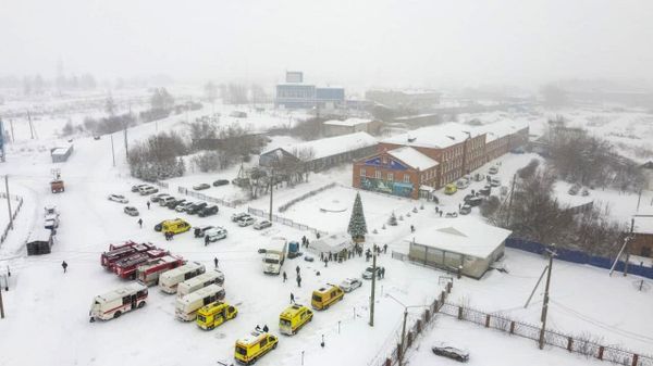 In this handout photo released by the Press service of the administration of Kuzbass Government, a general view shows a fire site at the Listvyazhnaya coal mine, in the town of Belovo in the Kuznetsk Coal Basin, Kemerovo Region, Russia - Sputnik International