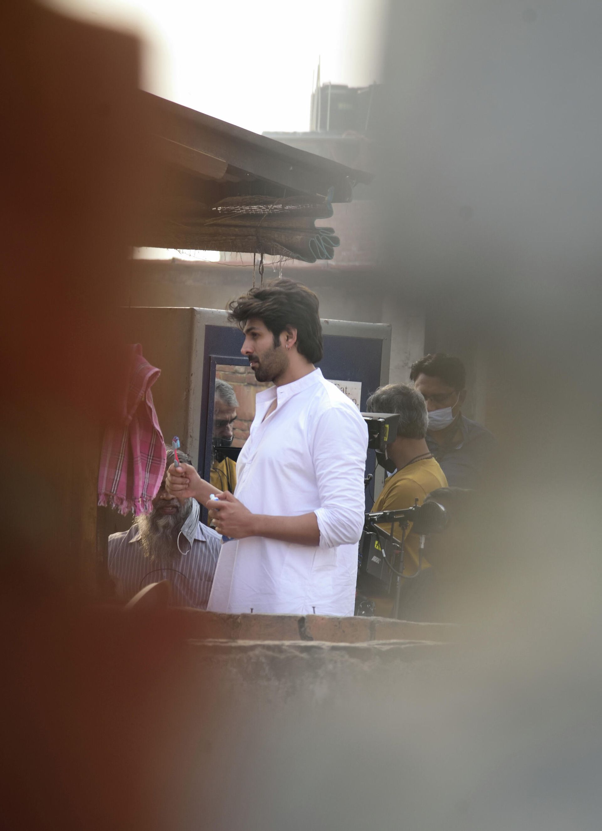 Bollywood Actor Kartik Aaryan snapped filming for his upcoming movie 'Shehzada' in Delhi's Jama Masjid area - Sputnik International, 1920, 25.11.2021