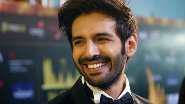 Bollywood actor Kartik Aaryan poses on the green carpet of 19th edition of International Indian Film Academy (IIFA) awards in Bangkok, Thailand, Sunday, June 24, 2018 - Sputnik International
