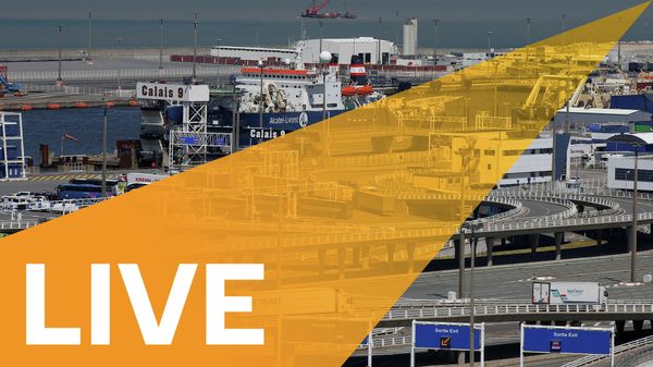 French Fishermen Try to Block Eurotunnel, Port of Calais Amid Licenses Row With Britain - Sputnik International