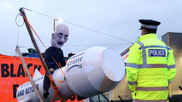Extinction Rebellion protest outside Amazon fulfilment centre in Tilbury - Sputnik International
