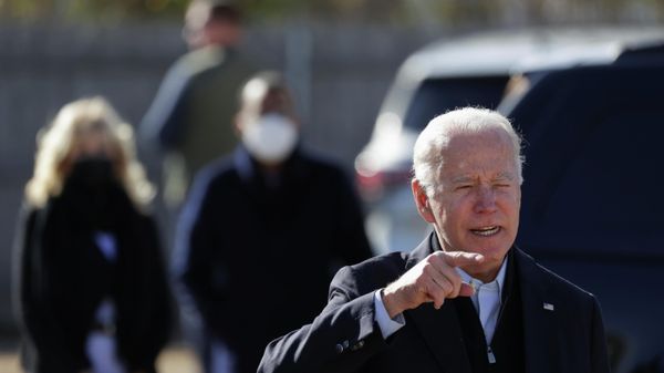U.S. President Joe Biden and first lady Jill Biden meet military service members on Thanksgiving Day, in Nantucket island - Sputnik International