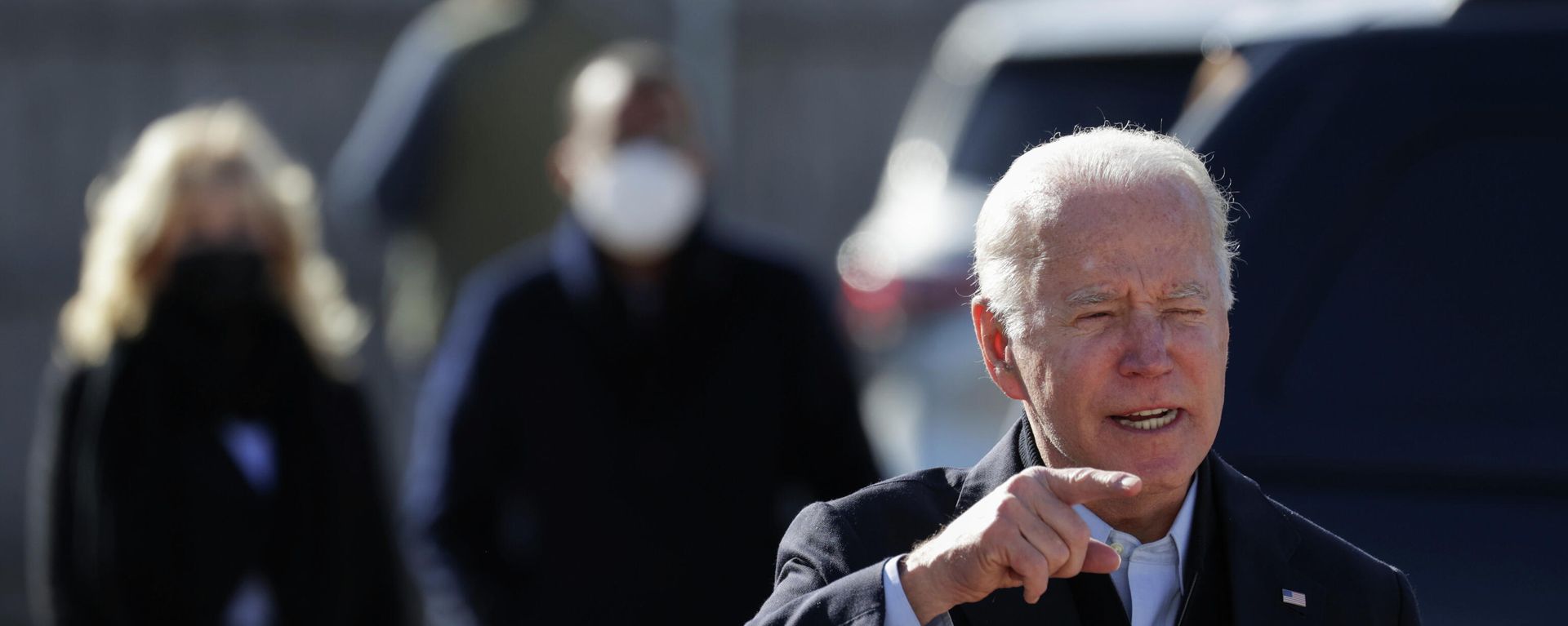 U.S. President Joe Biden and first lady Jill Biden meet military service members on Thanksgiving Day, in Nantucket island - Sputnik International, 1920, 27.11.2021