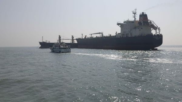 A collision between two merchant vessels, Aviator and Ancient Grace, in India's Gujarat state's Gulf of Kutch - Sputnik International