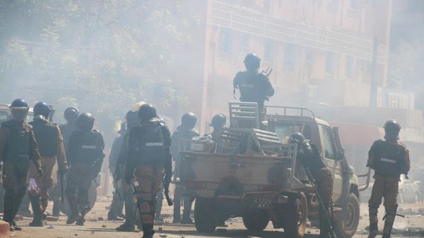 Gendarmerie members stand amidst smoke, during a protest calling for the resignation of Burkina Faso's President Roch Kabore and for the departure of French forces that patrol the country, in Ouagadougou, Burkina Faso - Sputnik International