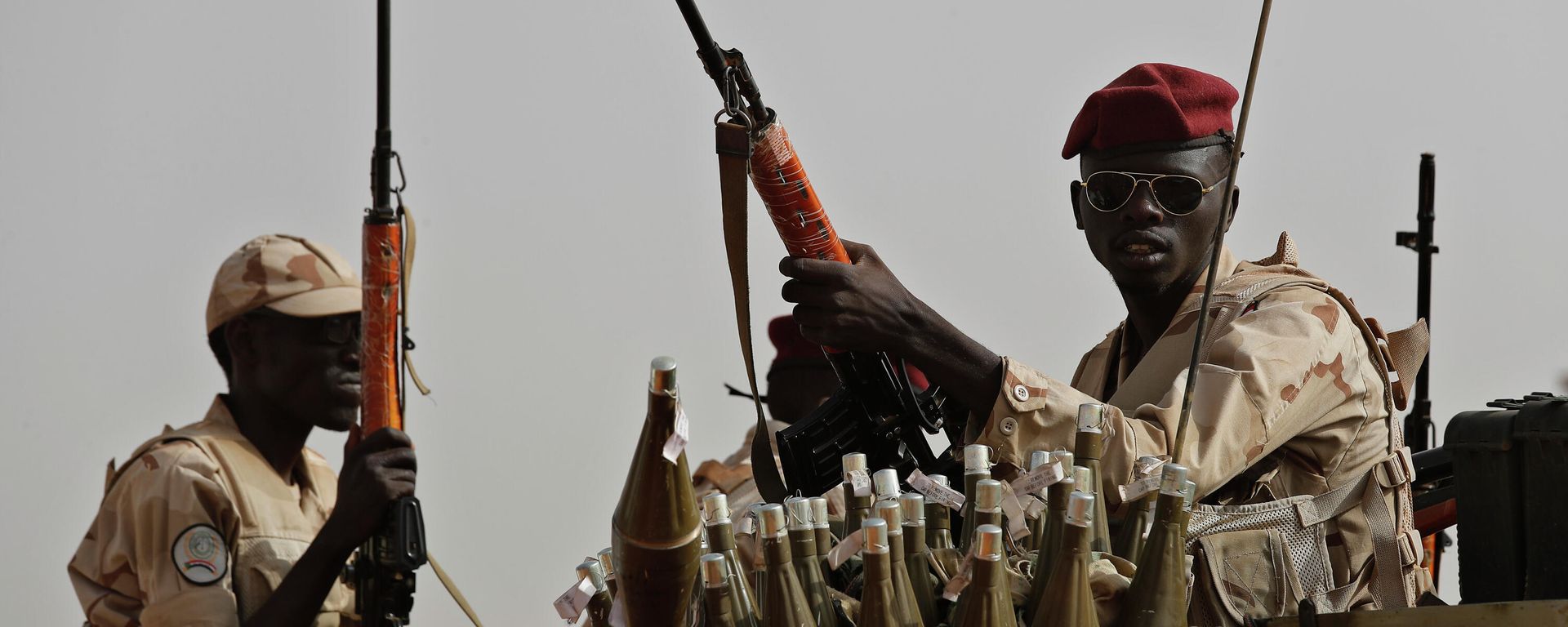 Sudanese soldiers from the Rapid Support Forces unit which led by Gen. Mohammed Hamdan Dagalo, the deputy head of the military council, secure the area where Dagalo attends a military-backed tribe's rally, in the East Nile province, Sudan, Saturday, June 22, 2019. - Sputnik International, 1920, 02.09.2022