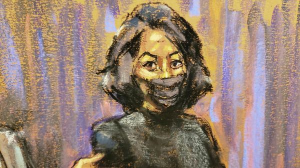 Defense lawyer Bobbi Sternheim points toward Ghislaine Maxwell during a pre-trial hearing on charges of sex trafficking, in a courtroom sketch in New York City, U.S., November 23, 2021. - Sputnik International