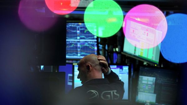 Specialist John O'Hara works at his post on the floor of the New York Stock Exchange, Friday, Nov. 26, 2021 - Sputnik International