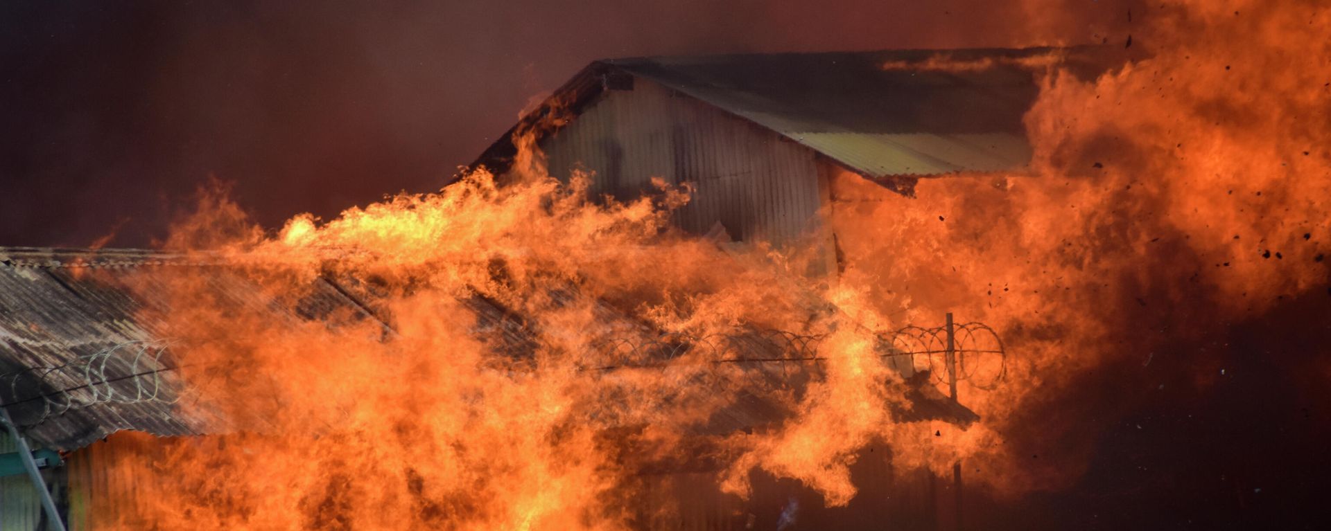 A building burns in Chinatown, in the capital city of Honiara, Solomon Islands, Friday, Nov. 26, 2021. - Sputnik International, 1920, 22.04.2022