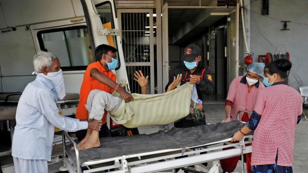 Jagdishbhai Himmatbhai Solanki, with a breathing problem, is wheeled inside a COVID-19 hospital for treatment during the ongoing coronavirus disease (COVID-19) outbreak in Ahmedabad, India, November 23, 2021 Jagdishbhai Himmatbhai Solanki, with a breathing problem, is wheeled inside a COVID-19 hospital for treatment during the ongoing coronavirus disease (COVID-19) outbreak in Ahmedabad, India, November 23, 2021 - Sputnik International