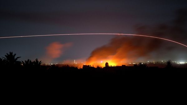 Tracer fire lights up the night sky as U.S.-backed Syrian Democratic Forces (SDF) fire on the Islamic State militant-held village of Baghouz, Syria, Tuesday, March 12, 2019. - Sputnik International