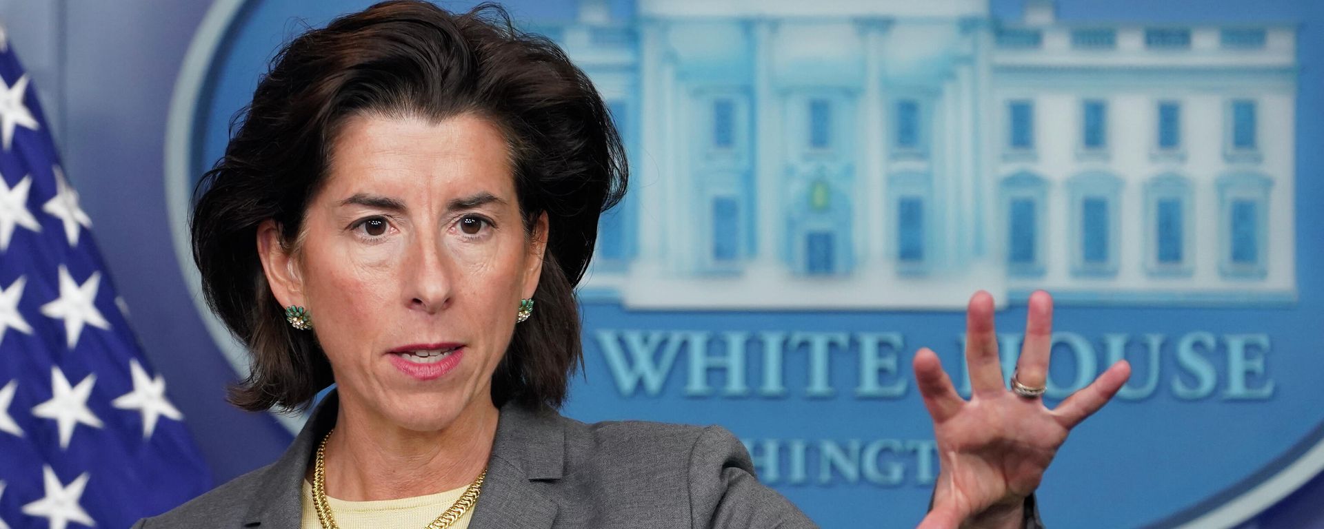 Commerce Secretary Gina Raimondo speaks during the daily briefing at the White House in Washington, Tuesday, Nov. 9, 2021. - Sputnik International, 1920, 28.08.2023