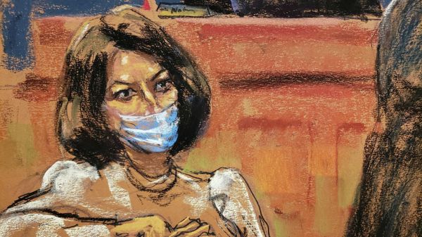 Ghislaine Maxwell listens as defense attorney Bobbi Sternheim gives her opening statement at the start of Maxwell's trial on charges of sex trafficking, in a courtroom sketch in New York City, U.S., November 29, 2021. - Sputnik International