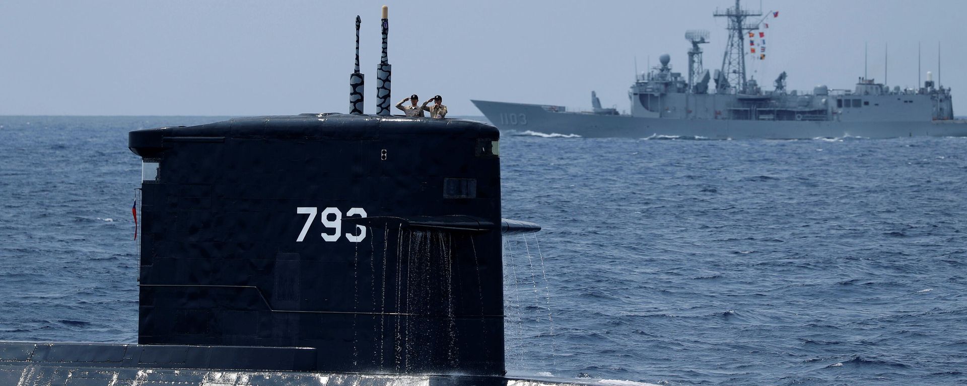 he Hai Lung SS-793 diesel-electric submarine emerges from underwater during a drill near Yilan naval base, Taiwan April 13, 2018 - Sputnik International, 1920, 04.12.2021