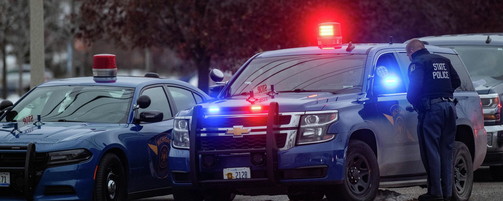 Emergency personnel respond to the scene of a deadly shooting where at least three were killed and six were wounded at a high school in Oxford, Michigan, about 35 miles (55 km) north of Detroit, U.S., November 30, 2021. Emergency personnel respond to the scene of a deadly shooting where at least three were killed and six were wounded at a high school in Oxford, Michigan, about 35 miles (55 km) north of Detroit, U.S., November 30, 2021. - Sputnik International, 1920, 01.12.2021