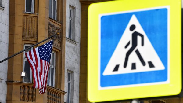 The national flag of the United States at the American Embassy in Moscow - Sputnik International