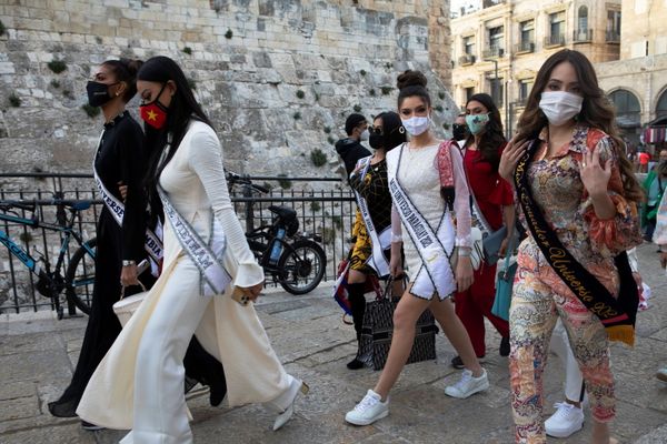 Miss Universe contestants arrive to tour David Tower in Jerusalem's old city ahead of the annual beauty pageant which will take place in the Red Sea resort of Eilat - Sputnik International