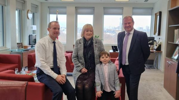 Tony Hudgell's adoptive parents meet with Justice Secretary Dominic Raab on 29 November 2021 - Sputnik International