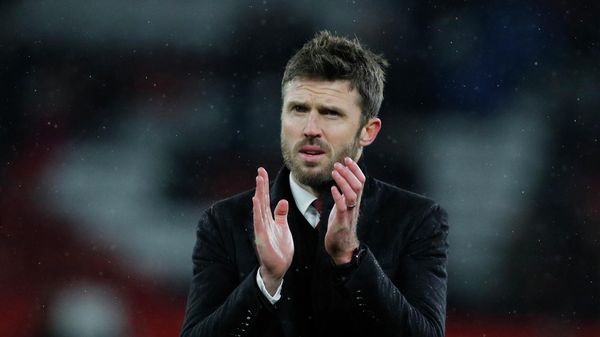 Soccer Football - Premier League - Manchester United v Arsenal - Old Trafford, Manchester, Britain - December 2, 2021 Manchester United interim manager Michael Carrick applauds fans after the match - Sputnik International