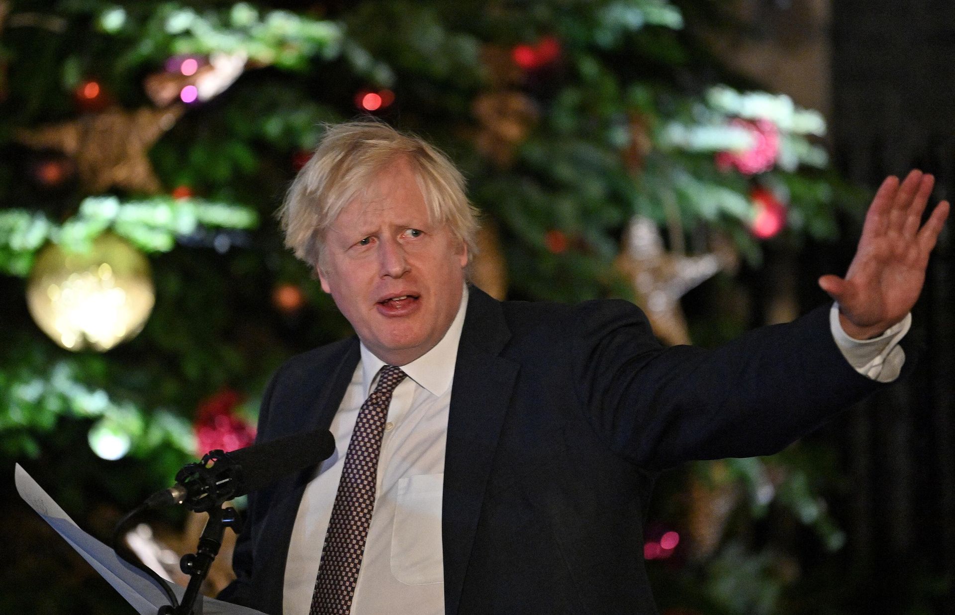 Britain's Prime Minister Boris Johnson makes a speech as he visits a UK Food and Drinks market set up in Downing Street, central London on November 30, 2021. (Photo by JUSTIN TALLIS / POOL / AFP) Britain's Prime Minister Boris Johnson makes a speech as he visits a UK Food and Drinks market set up in Downing Street, central London on November 30, 2021. (Photo by JUSTIN TALLIS / POOL / AFP) - Sputnik International, 1920, 18.12.2021