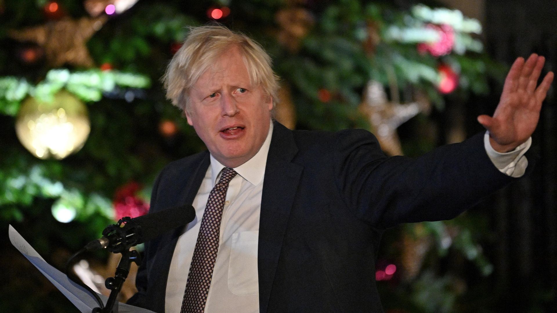 Britain's Prime Minister Boris Johnson makes a speech as he visits a UK Food and Drinks market set up in Downing Street, central London on November 30, 2021. (Photo by JUSTIN TALLIS / POOL / AFP) Britain's Prime Minister Boris Johnson makes a speech as he visits a UK Food and Drinks market set up in Downing Street, central London on November 30, 2021. (Photo by JUSTIN TALLIS / POOL / AFP) - Sputnik International, 1920, 10.12.2021