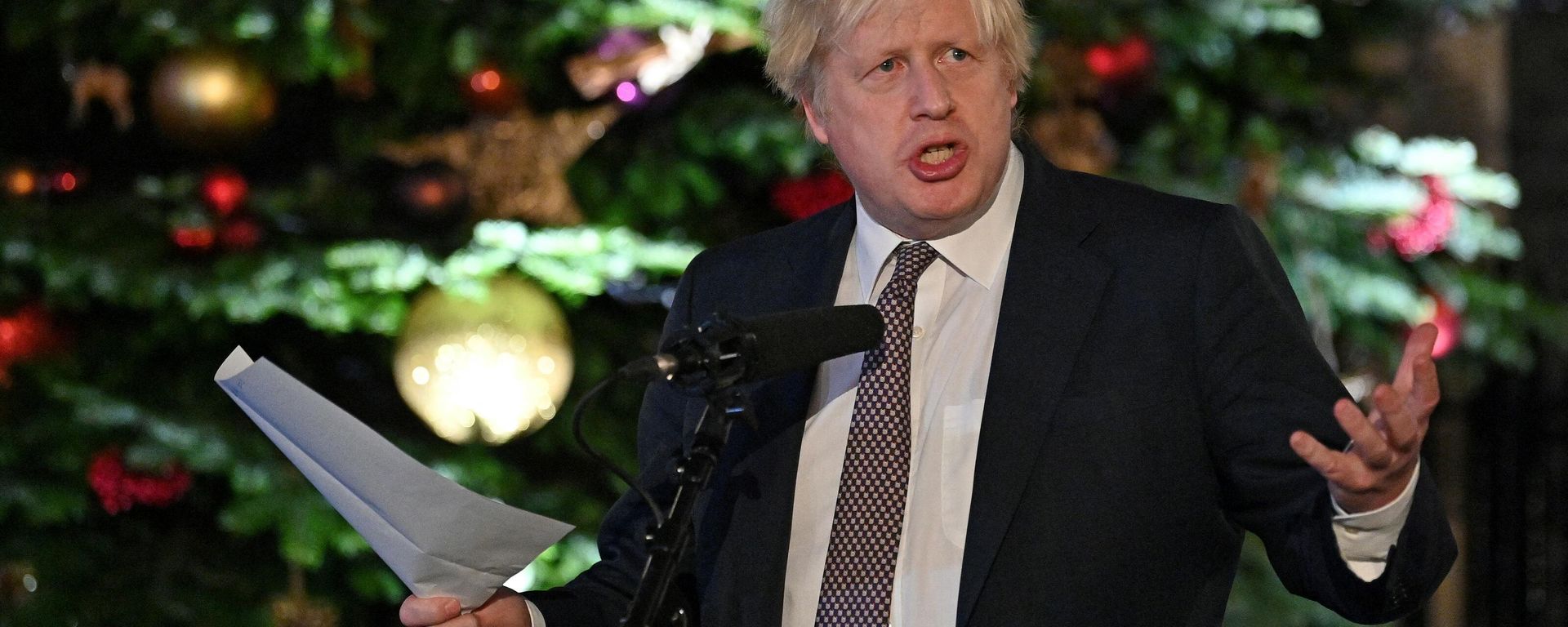 Britain's Prime Minister Boris Johnson makes a speech as he visits a UK Food and Drinks market set up in Downing Street, central London on November 30, 2021. (Photo by JUSTIN TALLIS / POOL / AFP) - Sputnik International, 1920, 06.12.2021
